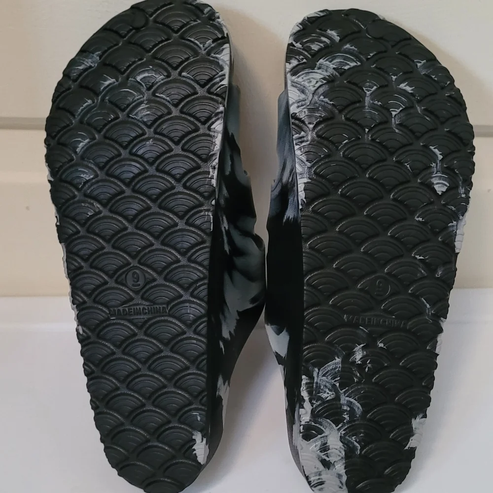 Sun + Stone Bowie Sandals Sliders Tie Dye Black and Gray Size 9 New
